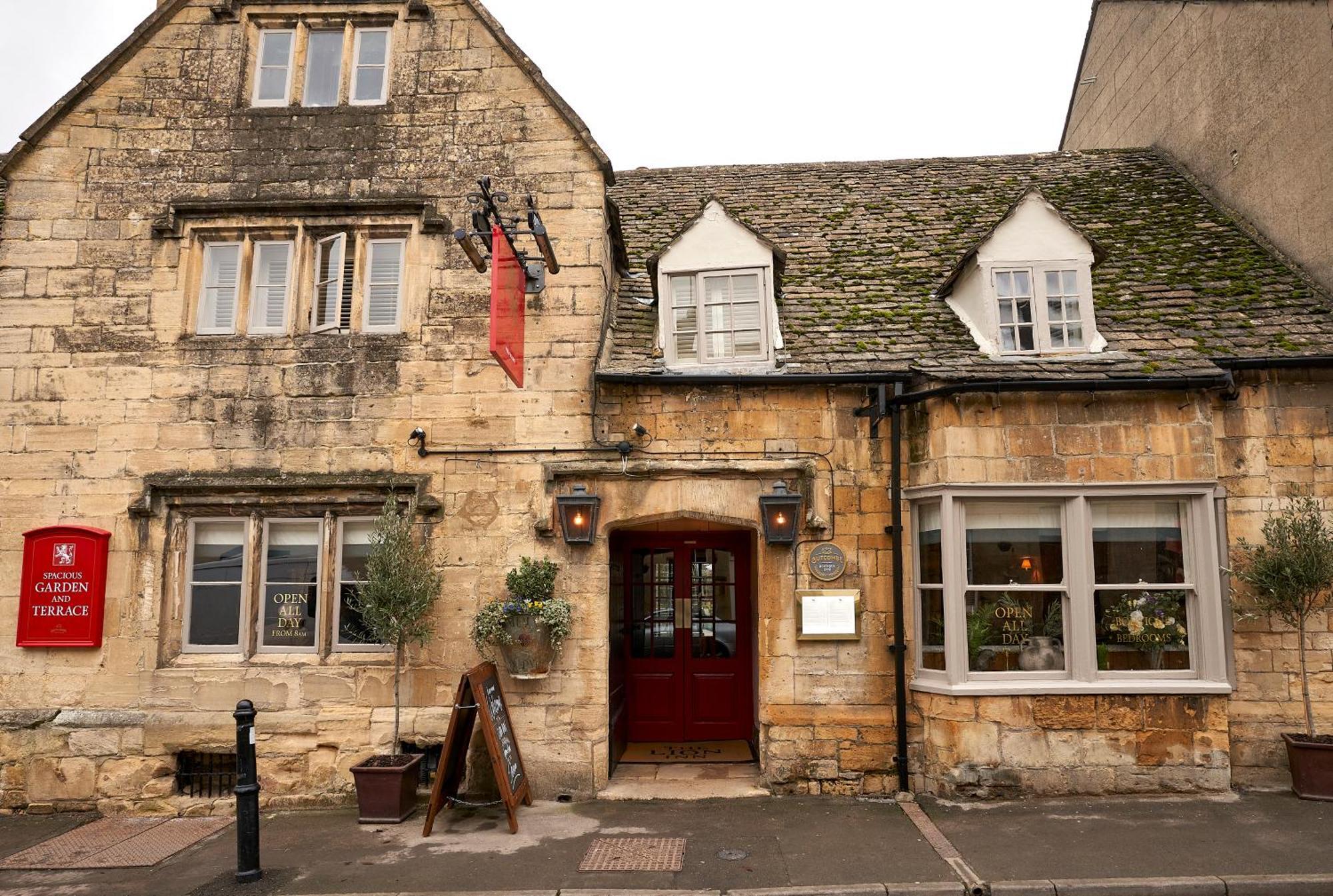 The Lion Inn วินช์คอมบ์ ภายนอก รูปภาพ